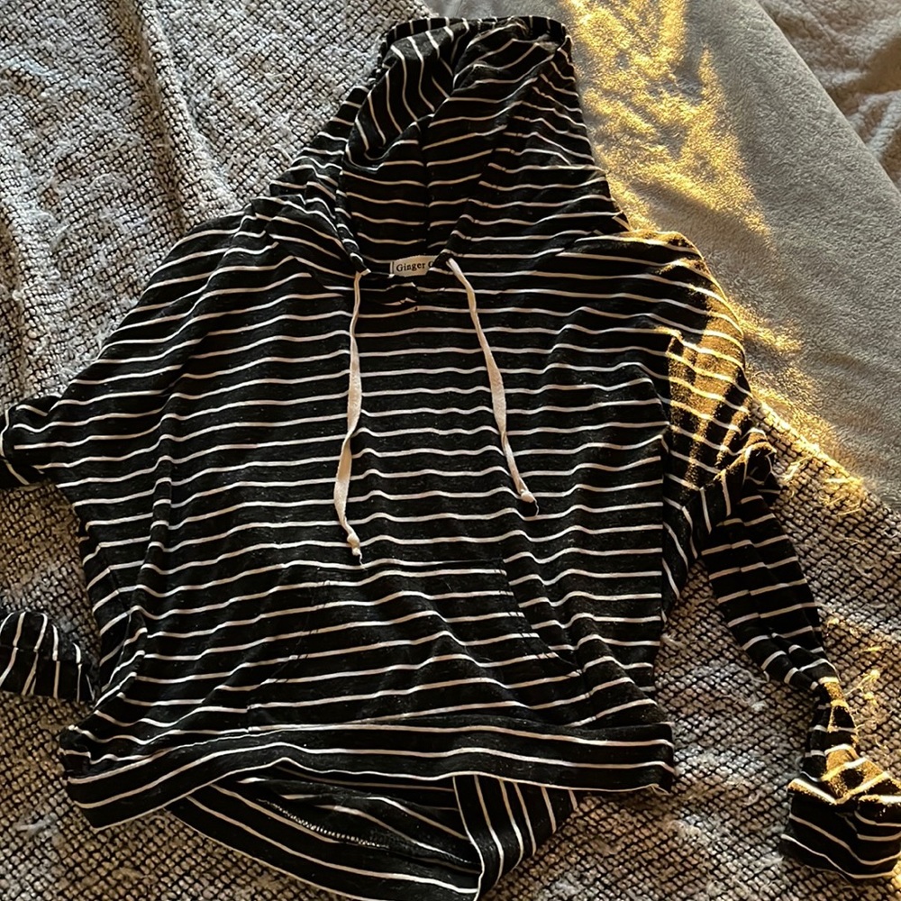 Hooded shirt